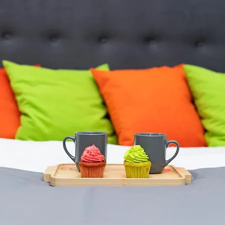 11 Steps Apartment *