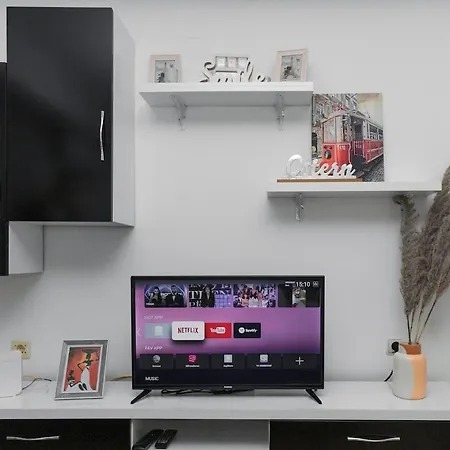 11 Steps Apartment *