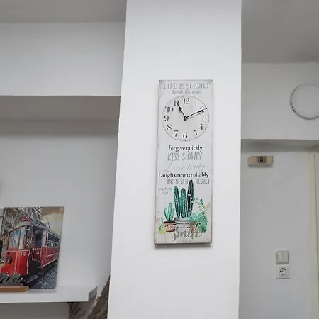 11 Steps Apartment *