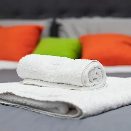 11 Steps * 地拉那